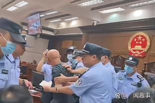 装早了？1-2落后奥坎波斯“不看人点球”杂耍扳平 但补时遭绝杀