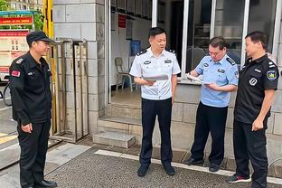 海港0-0申花半场数据：射门3-9，射正0-2，犯规4-3，角球5-4